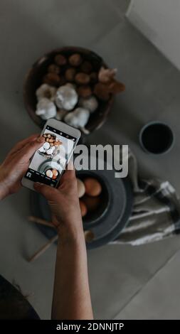 Mann, Foto mit Handy Stockfoto