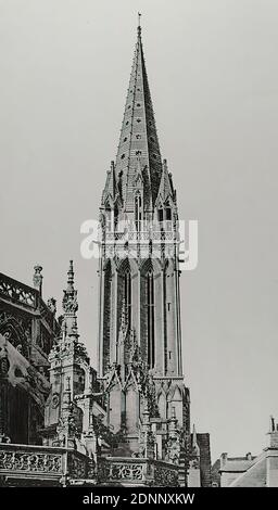 Édouard Baldus, Église de Saint-Pierre, Caen aus dem Portfolio Les principaux Monuments de la France, Kupferdruckpapier, Heliotief, Bildgröße: Höhe: 40.7 cm; Breite: 23.4 cm, Architekturfotografie, Außenseite einer Kirche Stockfoto
