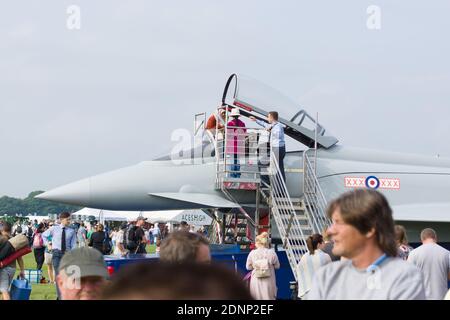 Die Öffentlichkeit wurde mit dem neuesten Kampfflugzeug der vierten Generation des Typhoon FGR4 RAF vorgestellt. Bei Cosford Airshow Stockfoto