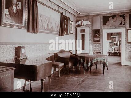 Louis Held, Juno-Zimmer, Goethe-Haus, Weimar, Kollodiumpapier glänzend, schwarz-weiß-positiv, Bildgröße: Höhe: 11.00 cm; Breite: 15.70 cm, Trockenstempel: recto und: GOETHE-NATIONALMUSEUM WEIMAR, beschriftet: verso und: Inventarnummer in Blei, Reporterfotografie, Empfangsraum/Salon Stockfoto