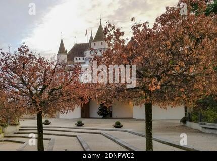 Berühmte mittelalterliche Burg in Nyon, Schweiz Stockfoto