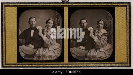 A. Bertrand, Edmund Johann Krüß (1824-1906) und seine Frau Auguste Agathe, geborene Bauer (1829-1912), Daguerreotypie, handgefärbt, Bildgröße: Höhe: 6.80 cm; Breite: 5.80 cm, Etikett: verso: Hersteller, Titel, Porträtfotografie, Doppelportrait, sitzende Figur, Halbportrait, historische Person, Mann, Frau, verheiratet, Ehepaar, Edmund Johann Krüß Stockfoto