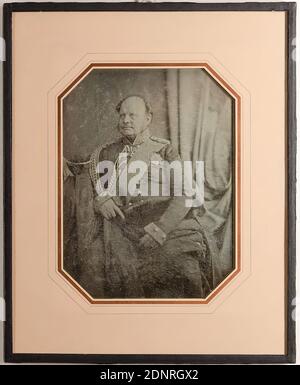 Hermann Biow, König Friedrich Wilhelm IV. Von Preußen, Daguerreotypie, Bildgröße (leichtes Maß): Höhe: 19.6 cm; Breite: 14.7 cm, beschriftet: In blauer Tinte auf der Rückwand: König Friedrich Wilhelm IV. König von Preußen, nummeriert: verso: In schwarzer Tinte auf Etikett: D.S, 332, Porträtfotografie, Herrscherportrait, Staatsporträt, Ganzkörperportrait, sitzende Figur, König, Mann, historische Person, Uniformen (Militär), Preußen, König Friedrich Wilhelm IV Stockfoto