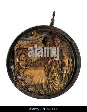 Relief Heilige drei Könige, Elfenbein, Silber, geschnitzt, bemalt, Gesamt: Durchmesser: 4,8 cm, Christentum, Schnitzerei, Anbetung des Christkindes, Anbetung der drei Weisen, Verkündigung der Geburt Christi an die Hirten, mittelalterliche Kunst Stockfoto