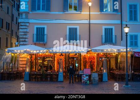 Rom, Italien: Leere Tische eines Restaurants, piazza Navona. ©Andrea Sabbadini Stockfoto