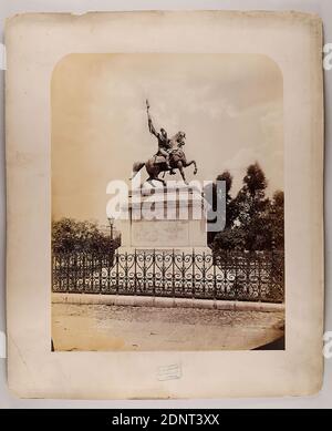 Thomas Brooks, Chute & Brooks, Charles Wallace Chute, Estatua del General Belgrano. Plaza 25 de Mayo. Buenos Ayres, Albumin-Papier, schwarz-weiß-positiv, Bildgröße: Höhe: 42.90 cm; Breite: 33.60 cm, ; Geographische Gesellschaft in Hamburg Bibliothek, nummeriert: verso auf Karton: K 185, Stempel: recto unten auf Karton: Geographische Gesellschaft in Hamburg Bibliothek, Reisefotografie, Architekturfotografie, Skulptur, Skulptur, Bildhauerkunst, Reiterstatue, hist. Gebäude, Lage, Straße, Straßen und Orte Stockfoto