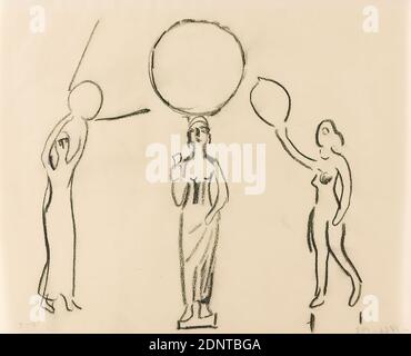 Gustav Heinrich Wolff, stehende Frau mit Spiegel (drei Studien), Pergament, Holzkohle zum Zeichnen, Zeichnen, Holzkohle auf Pergament, gesamt: Höhe: 21.9 cm; Breite: 17.5 cm, unmarkiert, Skizzen, Entwurfszeichnungen, Zeichnung, Grafik, stehende Figur, Haltungen, Positionen der menschlichen Figur, Skulptur, Skulptur, Bildhauerkunst, klassische Moderne, stehende weibliche Figur in Robe auf einer kleinen Basis mit einem Kreis auf dem Kopf (Spiegel? ), links und rechts von ihr hält eine weitere weibliche Figur mit rund in den Händen diagonal nach oben. Einzelblatt (Bl. Stockfoto