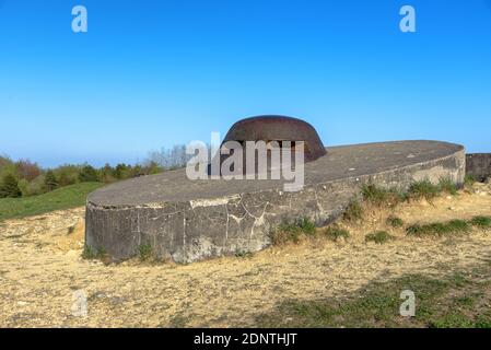 Die Spitzen eines Bunkers an den Überresten von Fort Douaumont aus der Schlacht von Verdun, Frankreich Stockfoto