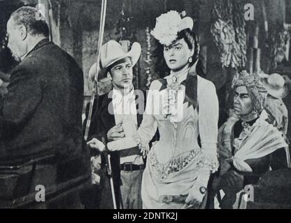 Filmstill von Gary Cooper (1901-1961), Ingrid Bergman (1915-1982) und Flora Robson (1902-1984) aus 'Saratoga Trunk'. Stockfoto