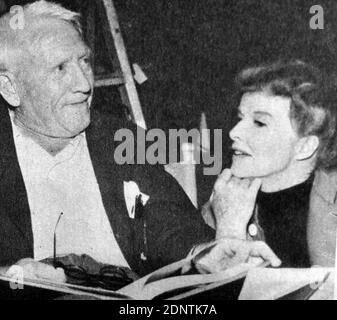 Foto von Spencer Tracy (1900-1967) und Katherine Hepburn (1907-2003) auf dem Set von "Guess Who's Coming to Dinner". Stockfoto