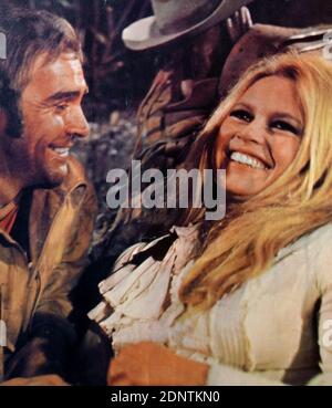 Filmstill von Sean Connery (1930-2020) und Brigitte Bardot (1934-) aus 'Shalako'. Stockfoto