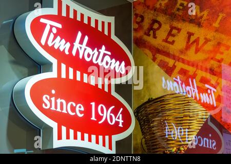Tim Hortons meldet sich in einem Restaurant, Toronto, Kanada Stockfoto