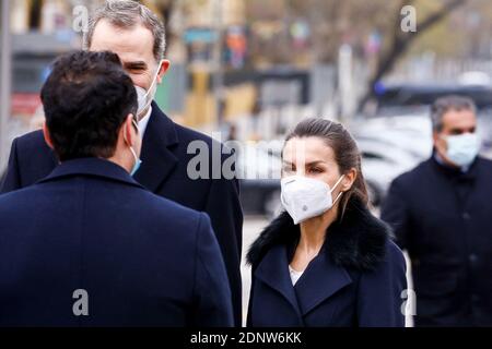 Madrid, Spanien. Dezember 2020. König Felipe VI. Von Spanien, Königin Letizia von Spanien, nimmt an der Einweihung des Denkmals Teil, in Erinnerung an und Anerkennung der Gesundheitshelfer, die bei der Ausübung ihres Berufs während der Pandemie COVID-19 auf dem Platz Sagrados Corazones am 18. Dezember 2020 in Madrid, Spanien, ums Leben kamen. Foto von Archie Andrews/ABACAPRESS.COM Quelle: ABACAPRESS/Alamy Live News Stockfoto