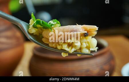 Bulgur di Pesce - Italienischer Bulgur mit Venusmuscheln Stockfoto