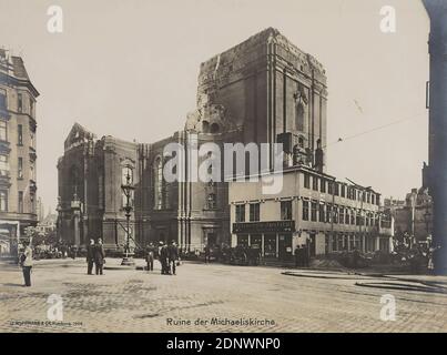 Georg Koppmann, Ruinen der St. Michaelis-Kirche aus der St. Michaelis-Gedenkmappe, Staatliche Gemäldegalerie Hamburg, Sammlung zur Geschichte der Fotografie, Silbergelatinepapier, schwarz-weiß-positiv, Bildgröße: Höhe: 18 cm; Breite: 23.8 cm, beschriftet: recto u.: Einbelichtet: G. KOPPMANN & Co. Hamburg 1906. Ruine der St. Michaelskirche, Architekturfotografie, Reporterfotografie, Kirchenruine, Kloster, Außenbau einer Kirche, die St.. Stockfoto