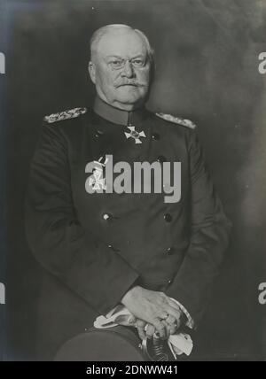 Nicola Perscheid, General Gaffron von Prittwitz, Staatliche Landesbildstelle Hamburg, Sammlung zur Geschichte der Fotografie, Silbergelatinepapier, Schwarz-Weiß-Positivverfahren, Bildgröße: Höhe: 22.20 cm; Breite: 16.20 cm, Trockenstempel: recto u. r. : NICOLA PERSCHEID, Briefmarke: verso auf der Box: Porträtfotografie, Studio-/Studiofotografie, Halbportrait, en face (Frontalansicht), Oberbefehlshaber, General, Marschall, Uniformen (Militär), Maximilian Prittwitz und Gaffron Stockfoto