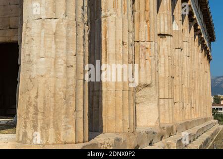 Pole des Tempels von Hephaestus (Hephaestion), ein gut erhaltener griechischer Tempel; es bleibt weitgehend als erbaut stehend. Es ist ein dorischer Peripteraltempel, loc Stockfoto