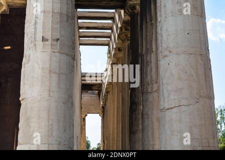 Pole des Tempels von Hephaestus (Hephaestion), ein gut erhaltener griechischer Tempel; es bleibt weitgehend als erbaut stehend. Es ist ein dorischer Peripteraltempel, loc Stockfoto