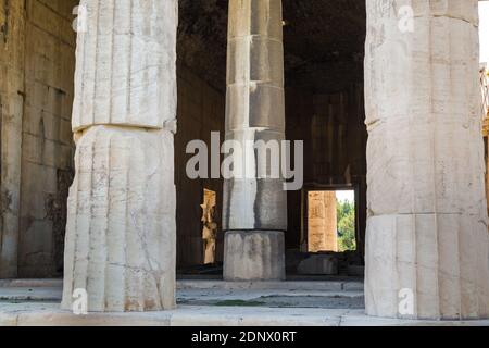 Pole des Tempels von Hephaestus (Hephaestion), ein gut erhaltener griechischer Tempel; es bleibt weitgehend als erbaut stehend. Es ist ein dorischer Peripteraltempel, loc Stockfoto