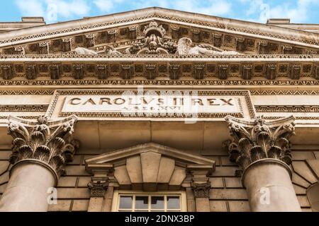 Carolus II Rex -die prunkvolle imposante Barockfassade des Old Royal College im Greenwich Park, London. Stockfoto