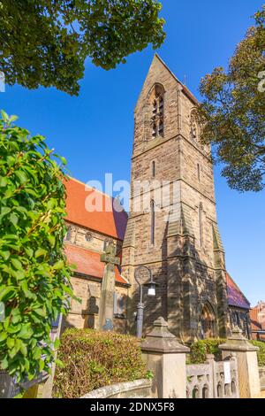 Blick auf St. Stephen's Church, Robin Hood's Bay, North Yorkshire, England, Vereinigtes Königreich, Europa Stockfoto