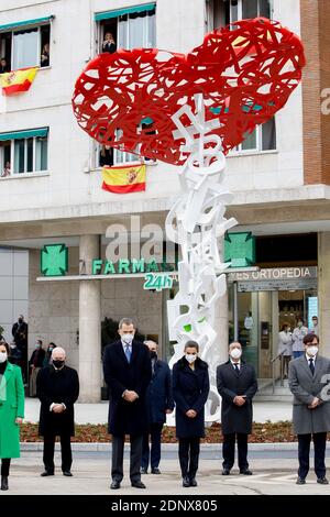 Madrid, Spanien. Dezember 2020. **KEIN SPANIEN** König Felipe VI. Und Königin Letizia von Spanien nehmen an der Einweihung des Denkmals Teil, in Erinnerung und Anerkennung der Gesundheitshelfer, die bei der Ausübung ihres Berufs während der Pandemie COVID-19 auf dem Platz Sagrados Corazones am 18. Dezember 2020 in Madrid, Spanien, ums Leben kamen. Quelle: Jimmy Olsen/Media Punch/Alamy Live News Stockfoto