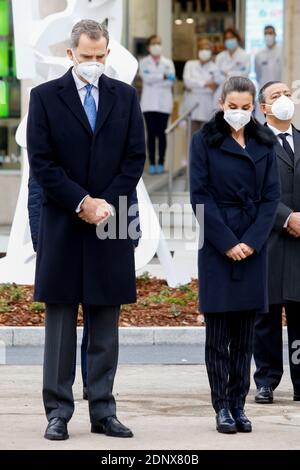 Madrid, Spanien. Dezember 2020. **KEIN SPANIEN** König Felipe VI. Und Königin Letizia von Spanien nehmen an der Einweihung des Denkmals Teil, in Erinnerung und Anerkennung der Gesundheitshelfer, die bei der Ausübung ihres Berufs während der Pandemie COVID-19 auf dem Platz Sagrados Corazones am 18. Dezember 2020 in Madrid, Spanien, ums Leben kamen. Quelle: Jimmy Olsen/Media Punch/Alamy Live News Stockfoto