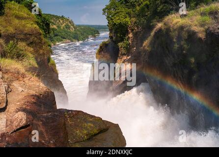 Murchison Falls with Rainbow, ein Wasserfall auf dem Victoria Nil in Uganda, Ostafrika Stockfoto