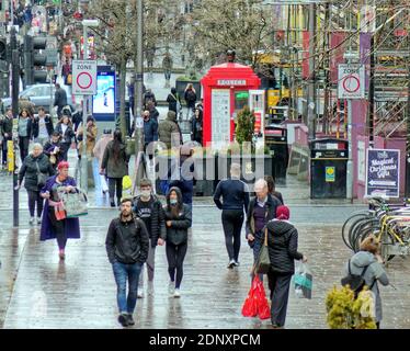 Glasgow, Scotland, UK. 18th December, 2020. UK Weather:  Frantic Friday rain and Christmas shopping on  Sauchiehall street in the city centre. Credit: Gerard Ferry/Alamy Live News Stock Photo