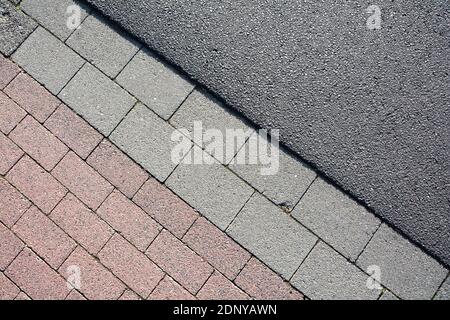 Asphalt und Pflastersteine Stockfoto