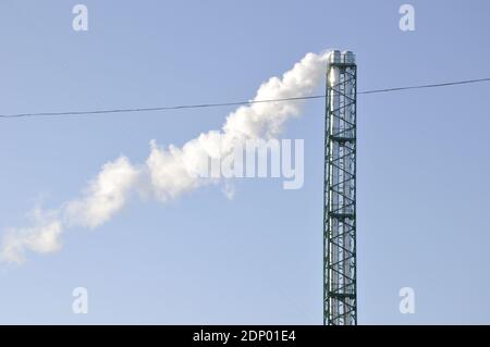 Das Rohr, aus dem Dampf, Rauch austritt. Hochwertige Fotos Stockfoto