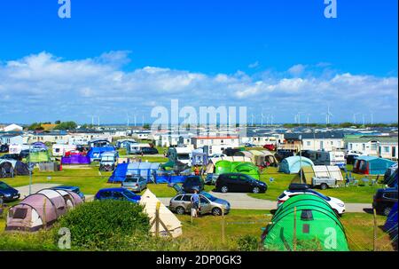 Camber Sands Campingplatz an der Lydd Straße in der Nähe von Camber Dorf, Jurys Gap Strand und weitläufige landwirtschaftliche Ebene von Romney Marsh in Kent, Großbritannien August 2016 Stockfoto