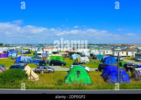 Camber Sands Campingplatz an der Lydd Straße in der Nähe von Camber Dorf, Jurys Gap Strand und weitläufige landwirtschaftliche Ebene von Romney Marsh in Kent, Großbritannien August 2016 Stockfoto