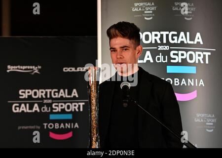 Der belgische Radfahrer Wout Van Aert im Bild auf dem Podium mit Die Auszeichnung für den Sportler des Jahres während der Gala Abend für den Sport Frauen und Männer von t Stockfoto