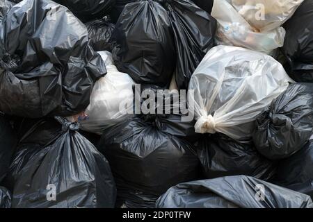 Eine Varität eines Müllbeutels Gesamtaufteilung zur Vorbereitung für Müllsammler. Stockfoto