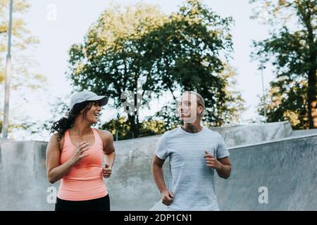 Paar gemeinsam Joggen Stockfoto