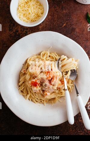 pasta in cream sauce with salmon Stockfoto