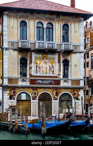 Die Fassade Des Palazzo Salviati Am Canale Grande, Venedig, Italien. Stockfoto