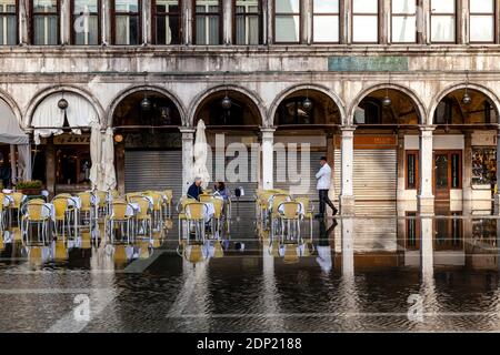 Acqua Alta (hohe Tide) Markusplatz, Venedig, Italien. Stockfoto