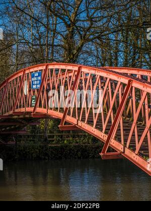 Red Footbridge, Port Meadow, Themse, Thames Path, Oxford, Oxfordshire, England, Großbritannien, GB. Stockfoto