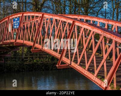 Red Footbridge, Port Meadow, Themse, Thames Path, Oxford, Oxfordshire, England, Großbritannien, GB. Stockfoto