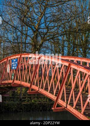 Red Footbridge, Port Meadow, Themse, Thames Path, Oxford, Oxfordshire, England, Großbritannien, GB. Stockfoto