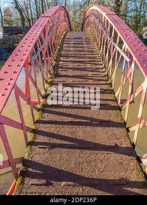 Red Footbridge, Port Meadow, Themse, Thames Path, Oxford, Oxfordshire, England, Großbritannien, GB. Stockfoto