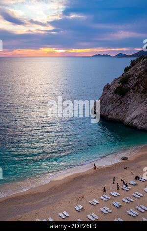 Schöner Sonnenuntergang in Kaputas Strand am mittelmeer, Türkei Stockfoto