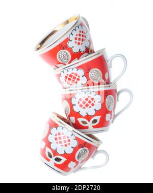 Set von retro Keramik Tassen mit Mustern isoliert auf weiß Hintergrund Stockfoto