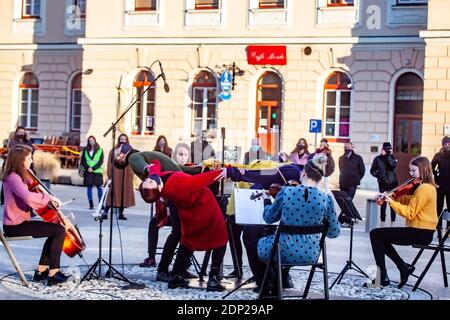 Heute sind Nova Gorica und Gorizia zur Kulturhauptstadt Europas geworden. Zum Ersten Mal Wurden Zwei Städte, Die Gemeinsame Grenze Teilen, In Einem Gemeinsamen Ziel Vereint. Es hat Stockfoto