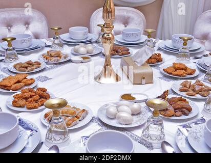 Marokkanisches Essen, traditionell.Marokkanisches Frühstück für Ramadan. Stockfoto