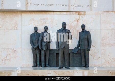 Eisenhower Memorial, Washington DC, USA. Skulpturen von Sergey Eylanbekov, die die zweite Einweihung darstellen. Stockfoto
