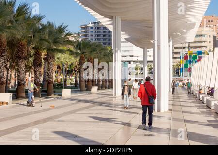 Malaga Spanien, Malaga Hafen mit El Palmeral de las Sorpresas, Promenade von Hafen, Andalusien, Spanien. Stockfoto