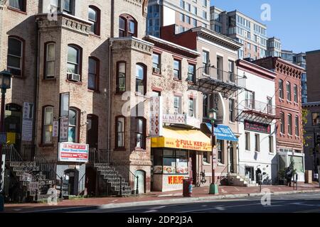 Ethnische Vielfalt in der H Street NW, Chinatown Street Scene, Thai, Chinese und Japanese Restaurants, Washington DC, USA Stockfoto